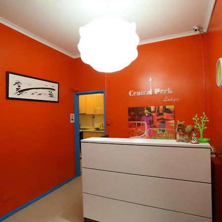 Central Perk Lodge Sydney Bagian luar foto