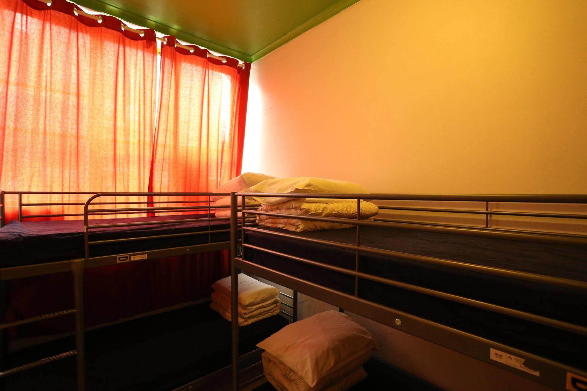 Central Perk Lodge Sydney Bagian luar foto